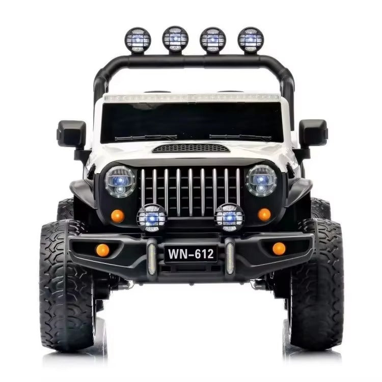 Voiture Électrique Jeep 4x4 2 Places 12V pour Enfants – 4 Moteurs, Télécommande Parentale & Mode Balançoire | 1 à 10 Ans blanc